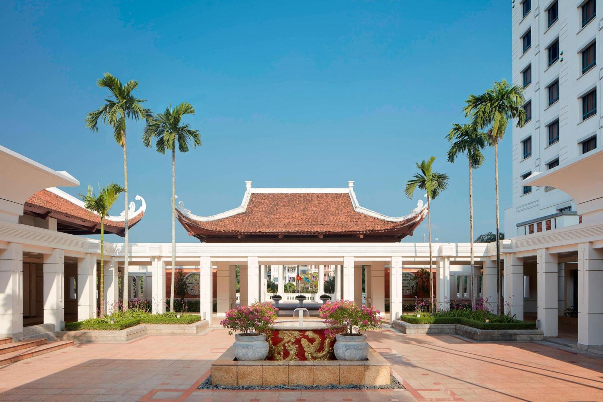 Sheraton Hanoi Hotel Exterior foto